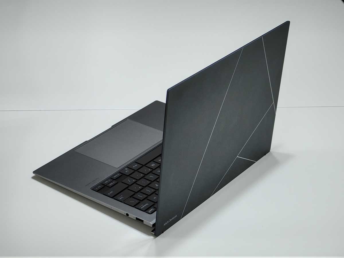ASUS Zenbook S 13 OLED UX5304 7.jpg