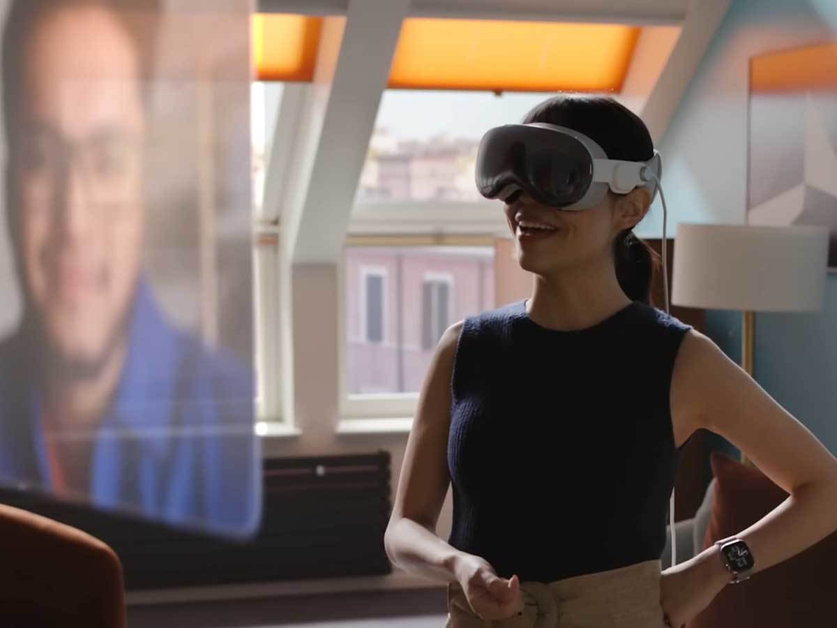 Introducing Apple Vision Pro 4-44 screenshot.jpg