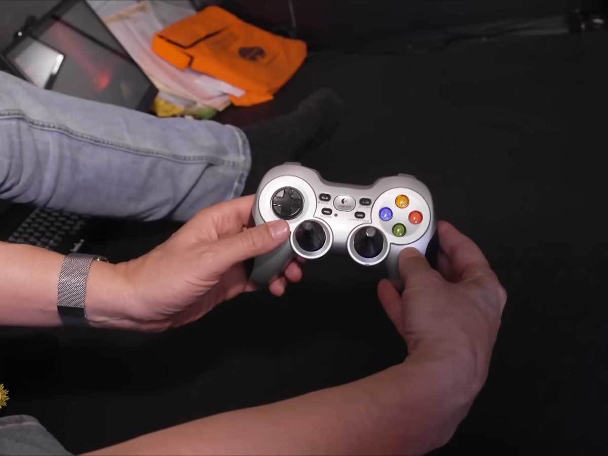 Titan podmornica kontroler 5.jpg