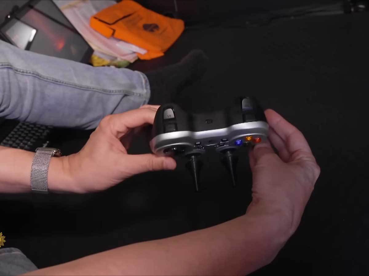 Titan podmornica kontroler 4.jpg