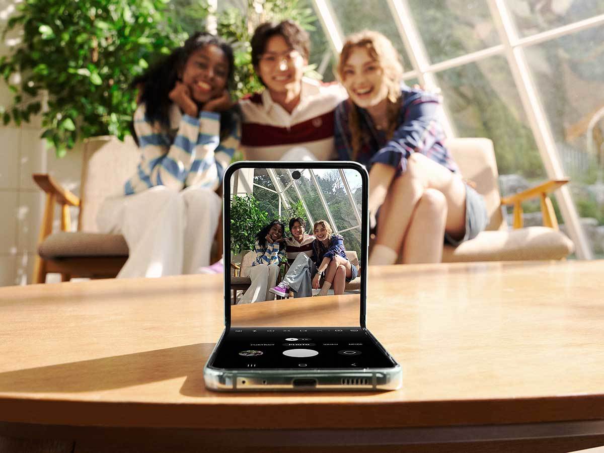 Samsung Galaxy Z Flip5 1.jpg