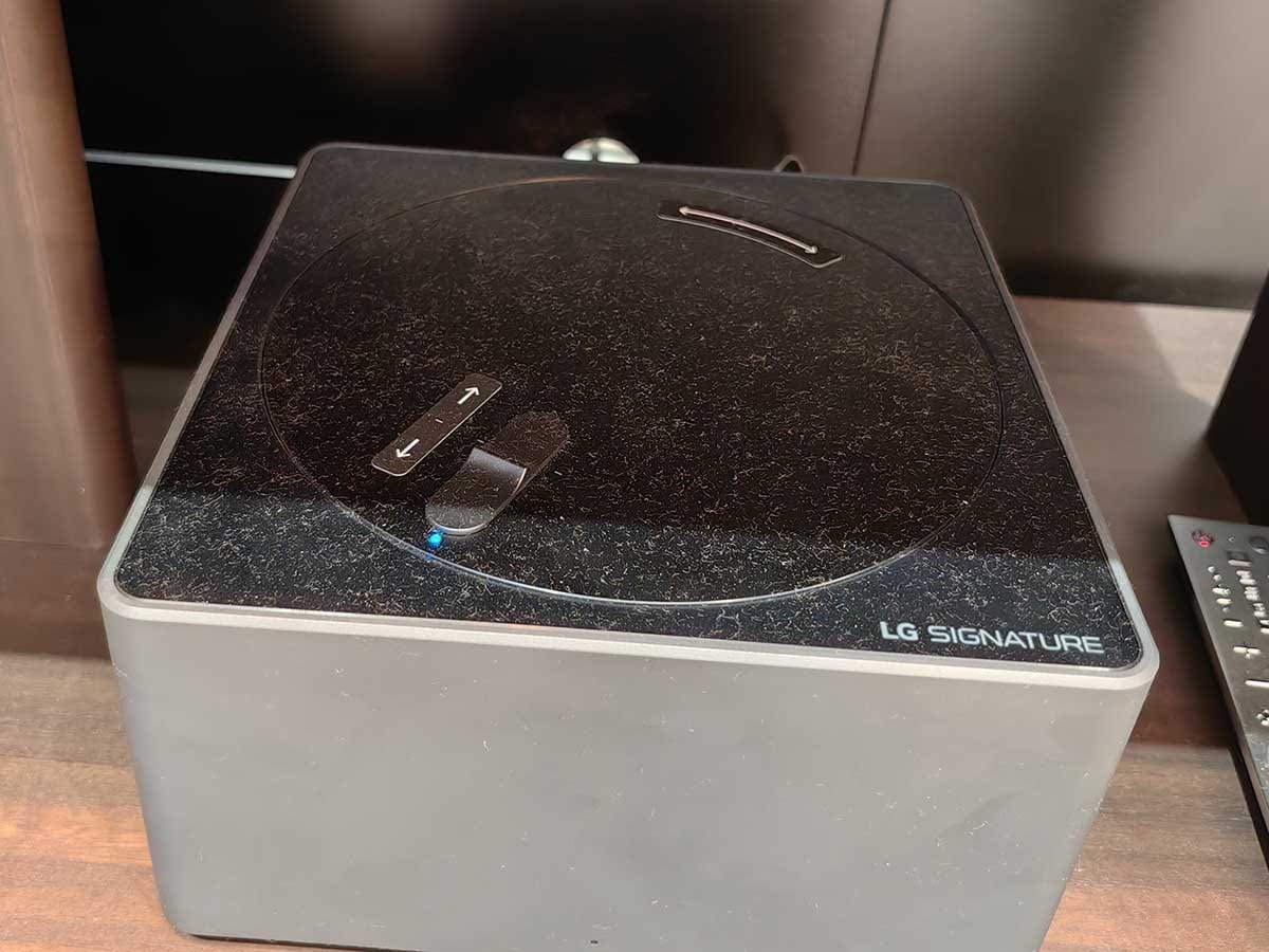 LG SIGNATURE OLED M 9.jpg