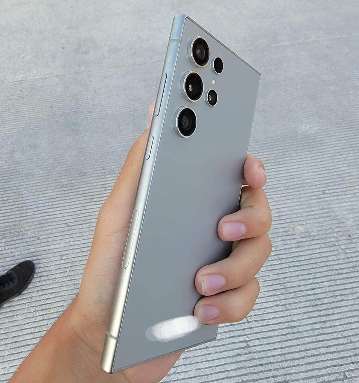 Samsung Galaxy S24 Ultra _ Foto Twitter @DavidMa05368498 (4).jpg