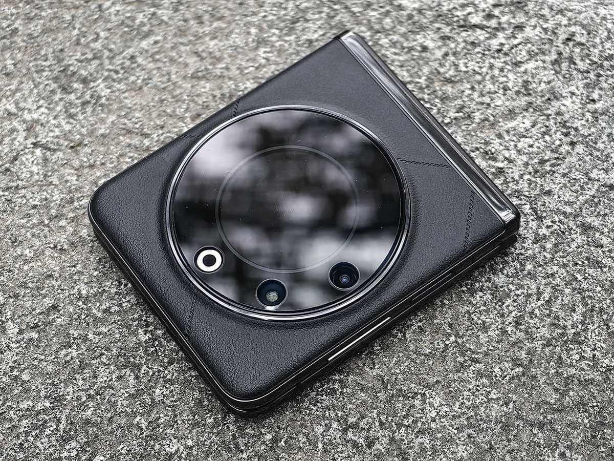 TECNO Phantom V Flip 5G 3.jpg