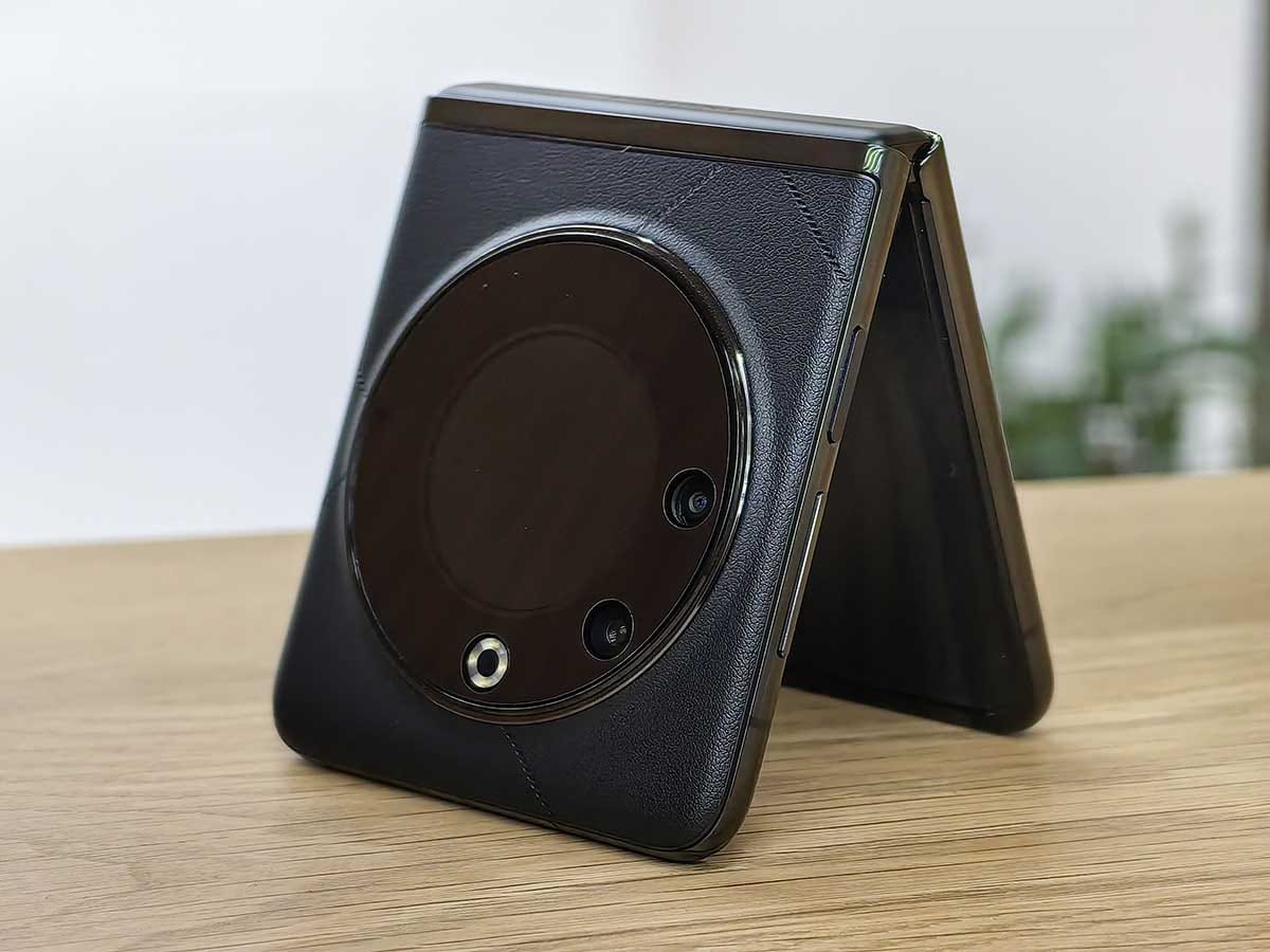 TECNO Phantom V Flip 5G 10.jpg