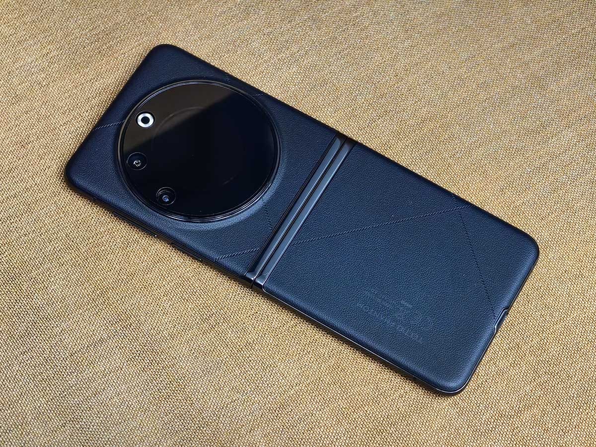 TECNO Phantom V Flip 5G 8.jpg