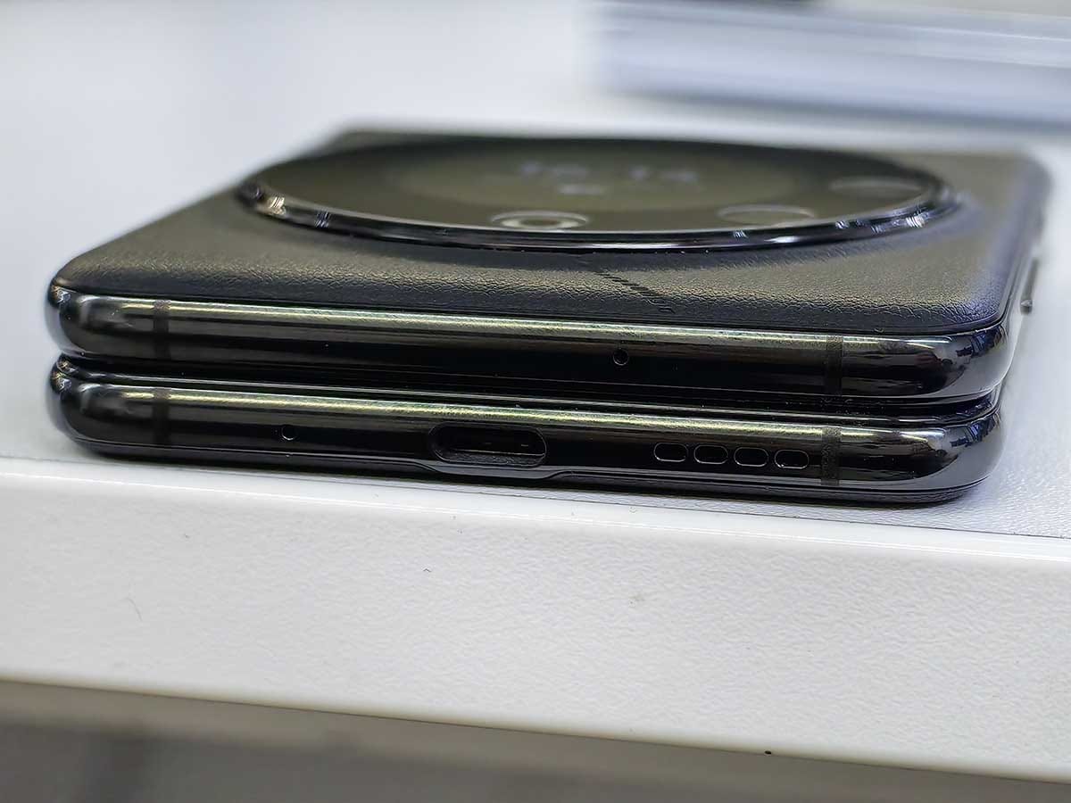 TECNO Phantom V Flip 5G 16.jpg