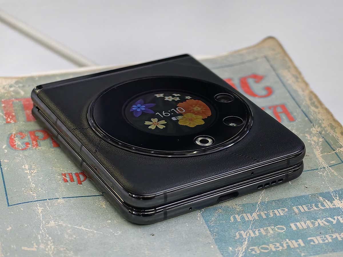 TECNO Phantom V Flip 5G 12.jpg