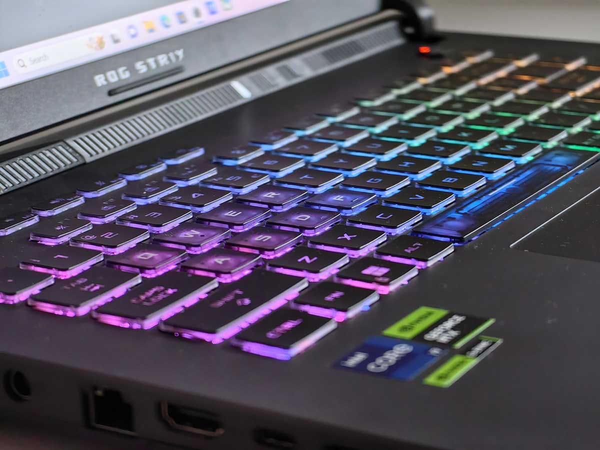 ASUS ROG STRIX G16 RGB tastatura 2.jpg