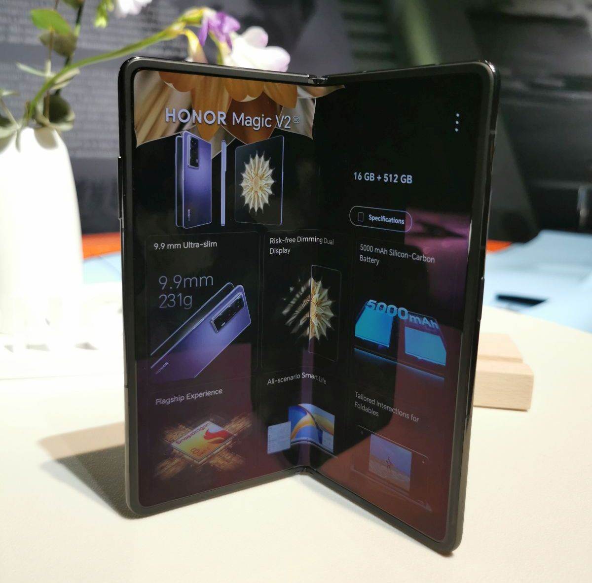 Honor Magic V2 _ telefon na preklop _ Foto SmartLife (1).jpg