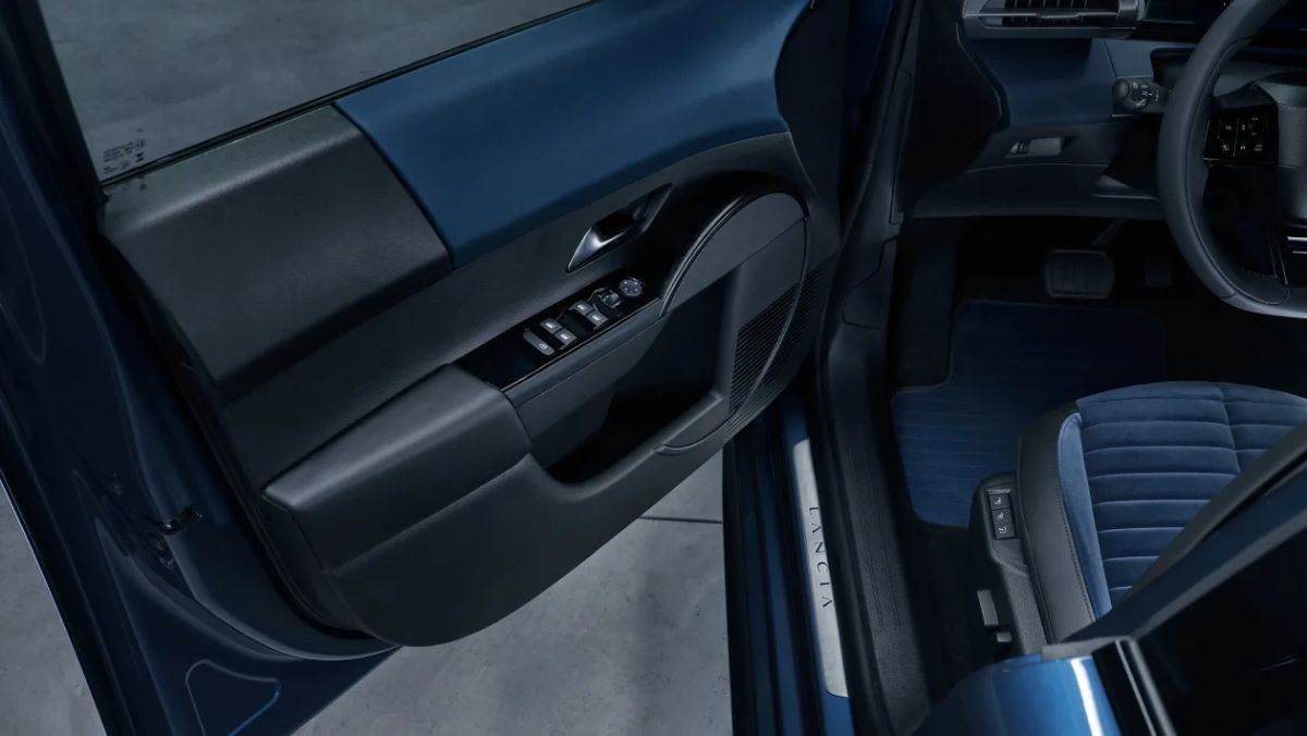 Lancia Ypsilon _ Foto Lancia (7).jpg