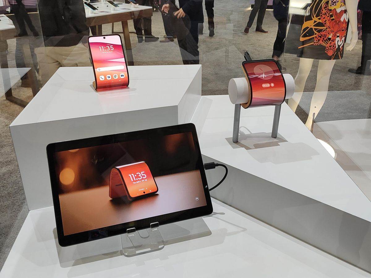 Motorola _ savitljivi telefon _ adaptivni displej _ Foto Motorola (1).jpg