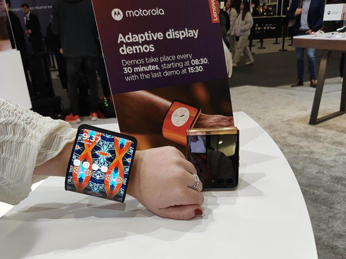Motorola _ savitljivi telefon _ adaptivni displej _ Foto Motorola (4).jpg