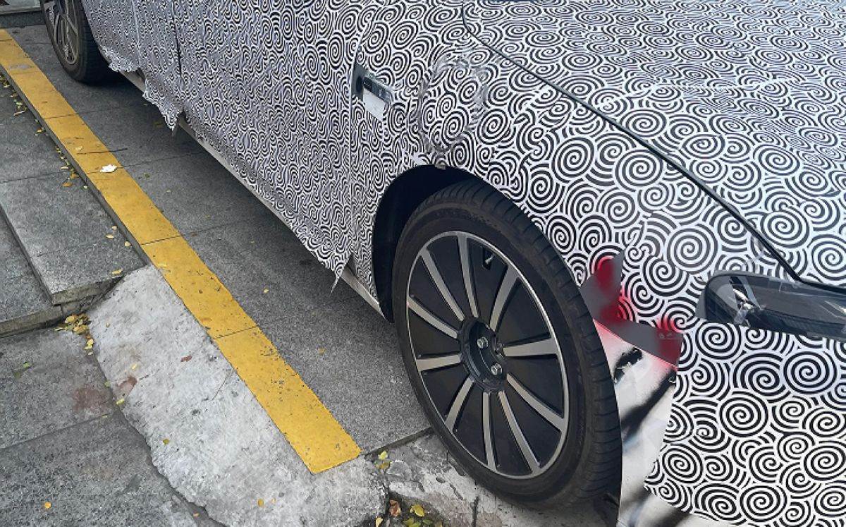 Xiangjie X4 – Novi BAIC-Huawei elektični automobil maskiran zbog test vožnje (4).jpg