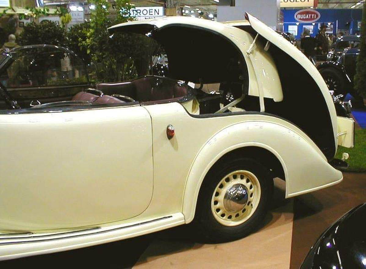 Peugeot 401D Eclipse _ Facebook World Cars from the 1930s to 1980s Bob Kauffman (3).jpg