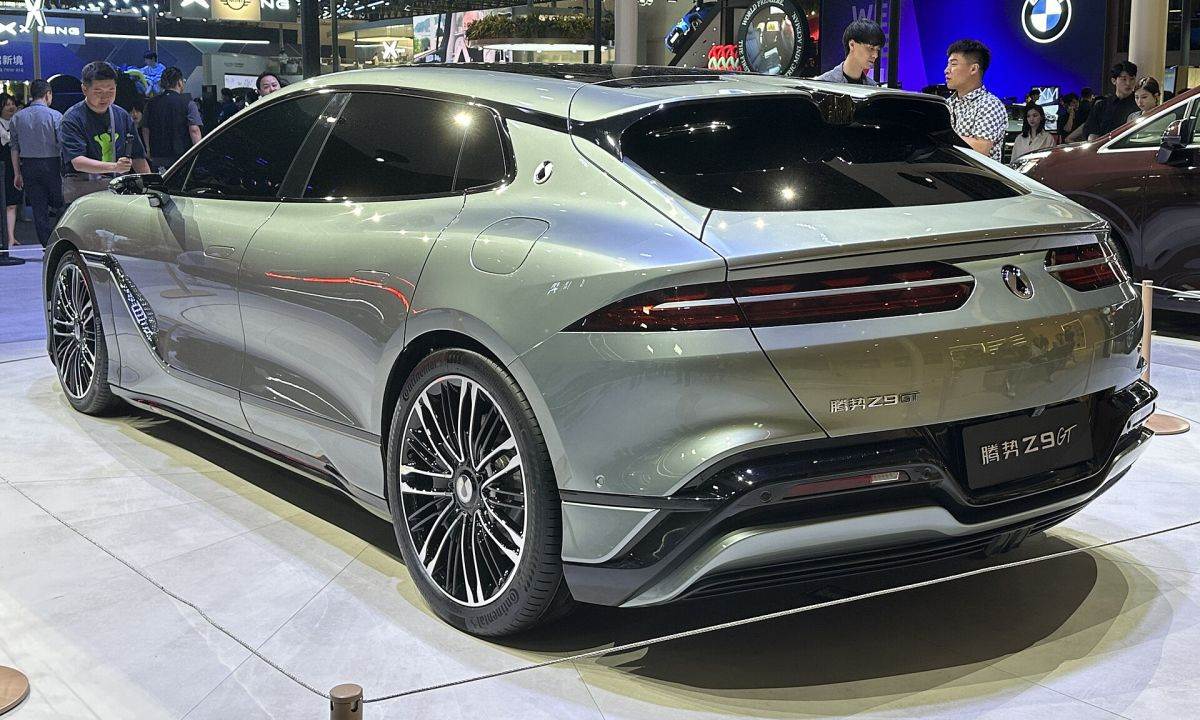 Denza Z9GT _ Foto Wikimedia JustAnotherCarDesigner Public domain (2).jpg