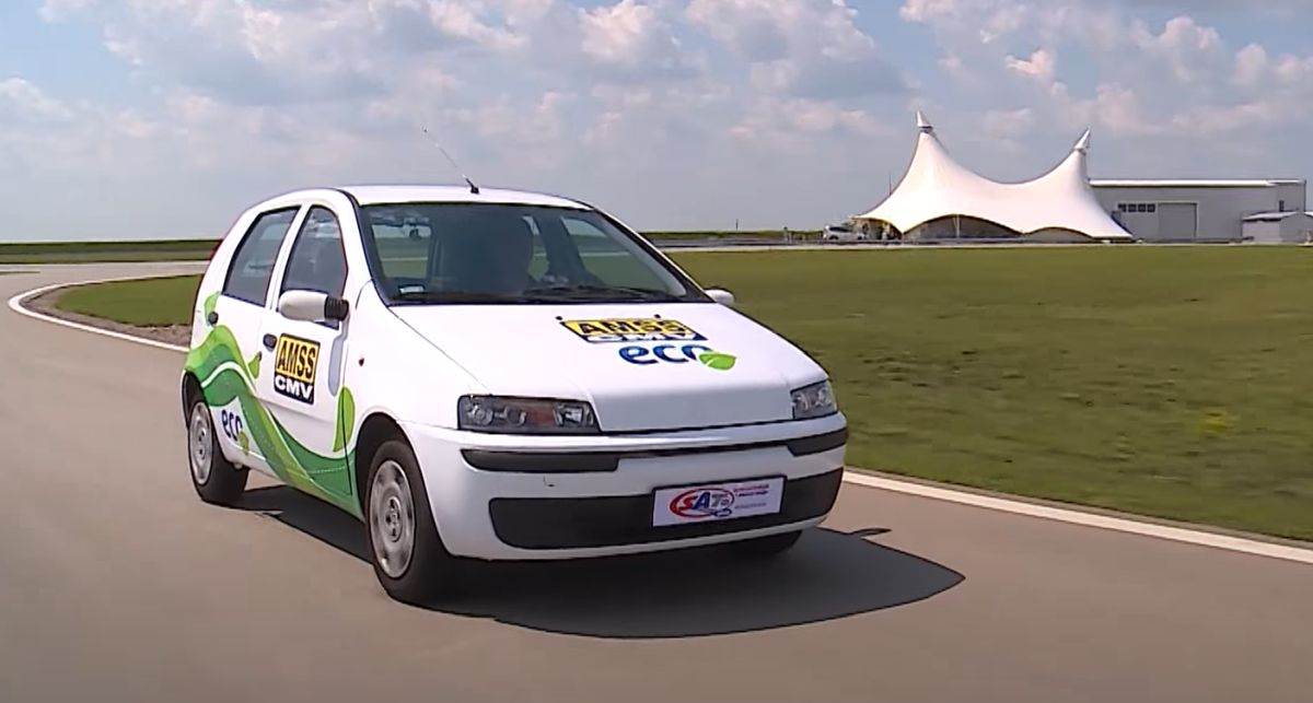 Prvi srpski električni automobil AMSS _ Foto YouTube Emisija SAT - Zvanični kanal (1).jpg