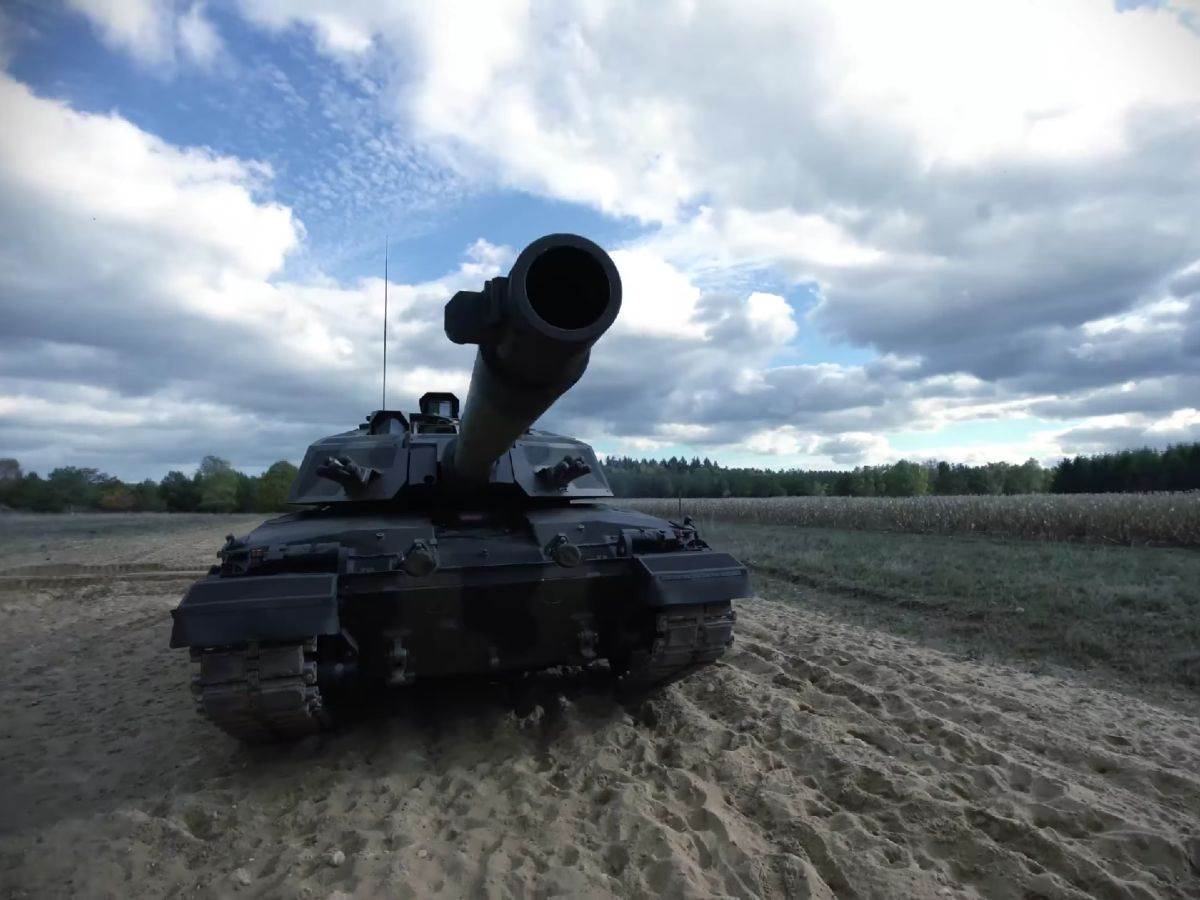 Tenk Challenger 3 _ Foto YouTube British Army (1).jpg