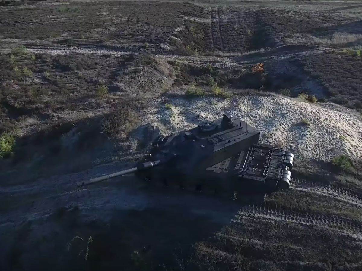 Tenk Challenger 3 _ Foto YouTube British Army (2).jpg