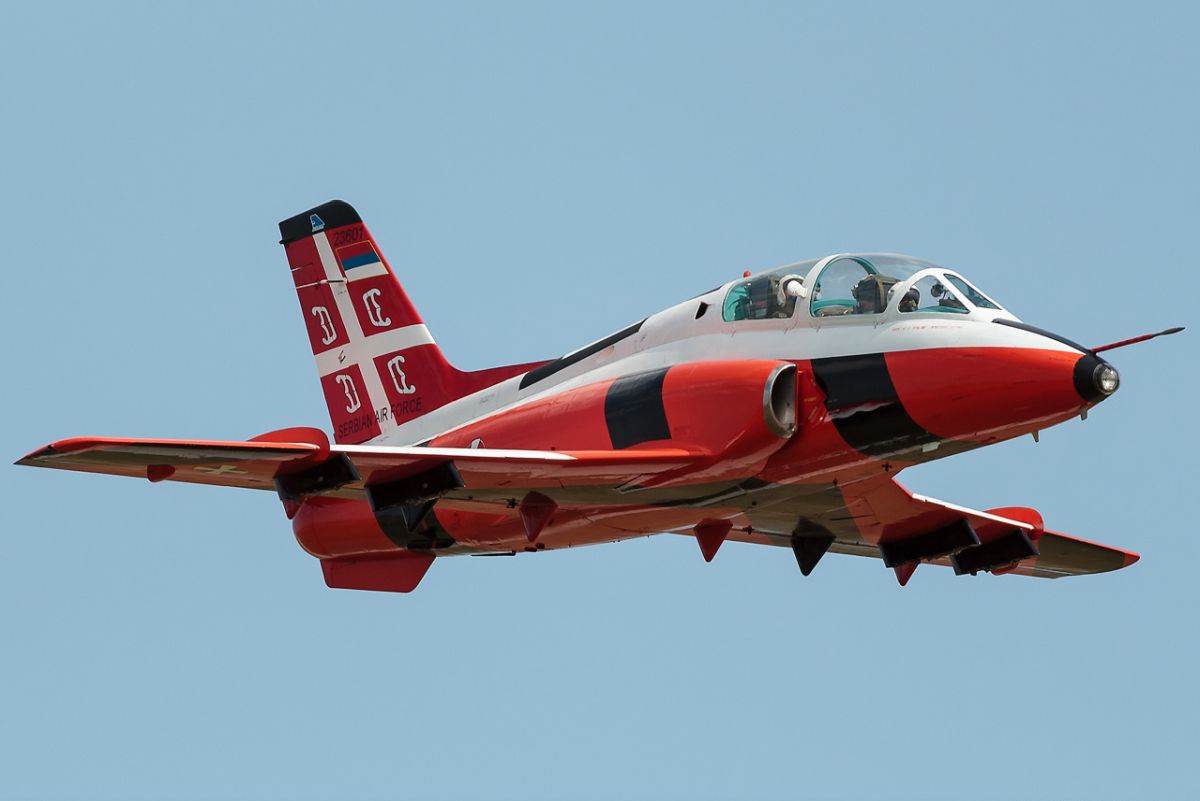 7 Soko G-4T Super Galeb – avion za vuču meta _ Foto Wikimedia Dejan Milinkovic.jpg