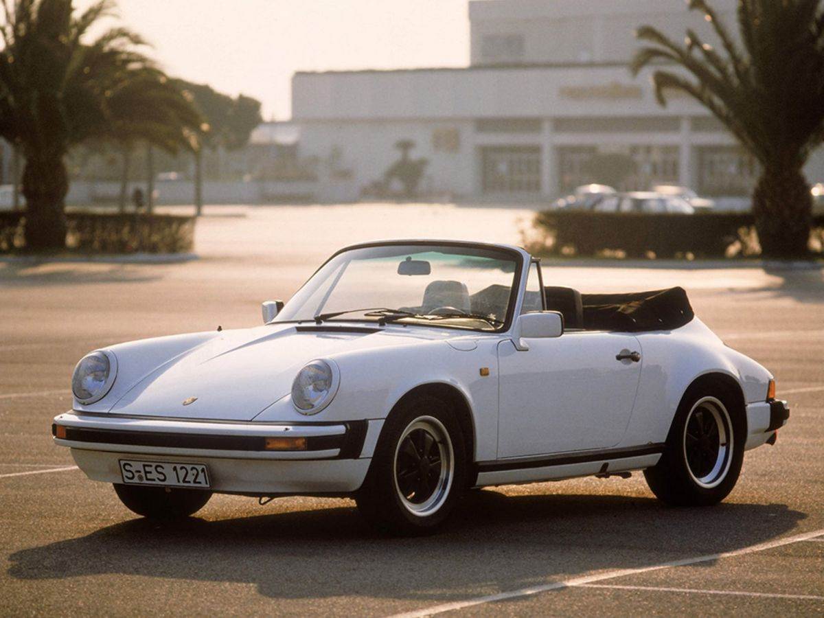 5 Porsche 911 Cabriolet (930) - 1983 _ Foto Porsche.jpg
