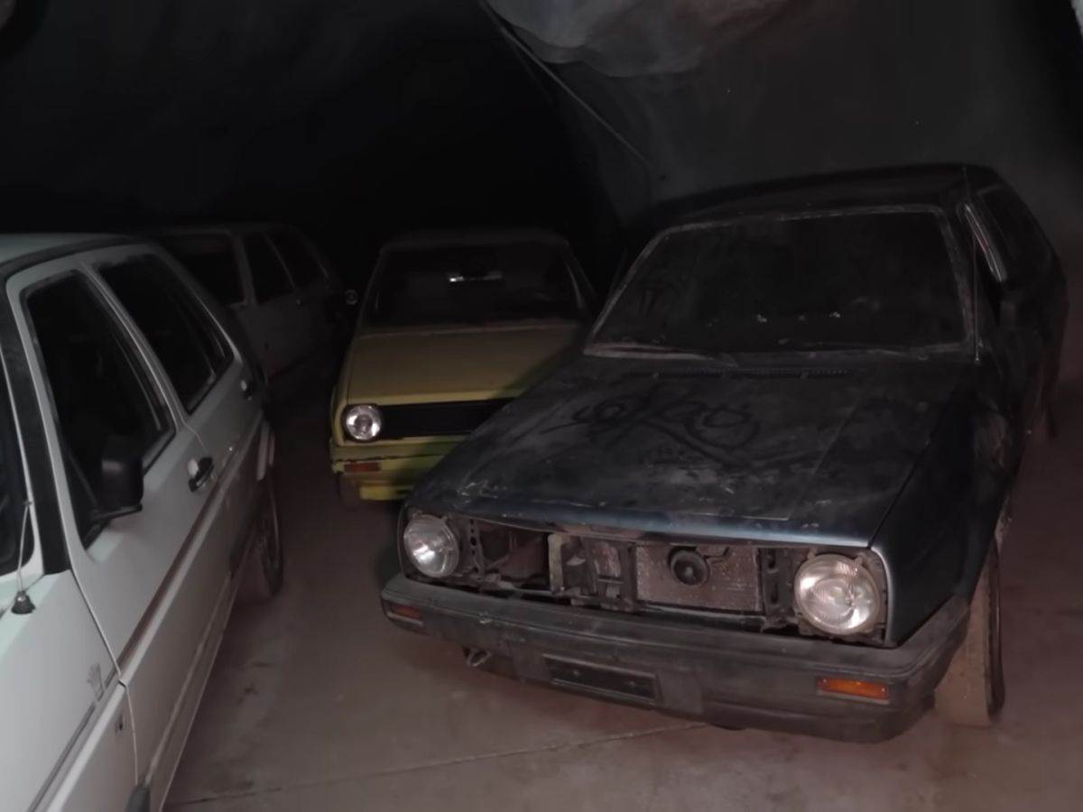 Volkswagen _ stari automobili _ rudnik Švajcarska _ Foto YouTube Exploring the Unbeaten Path (2).jpg