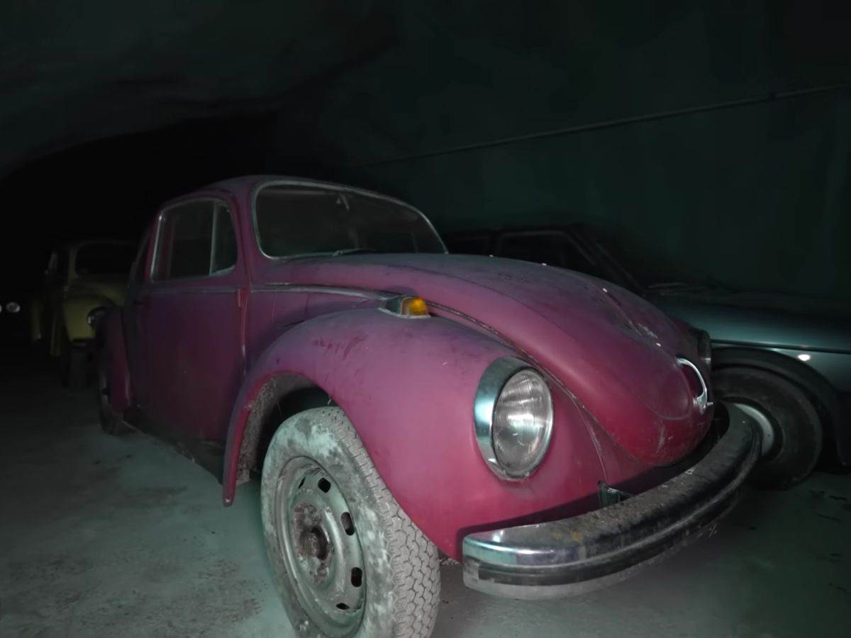 Volkswagen _ stari automobili _ rudnik Švajcarska _ Foto YouTube Exploring the Unbeaten Path (5).jpg