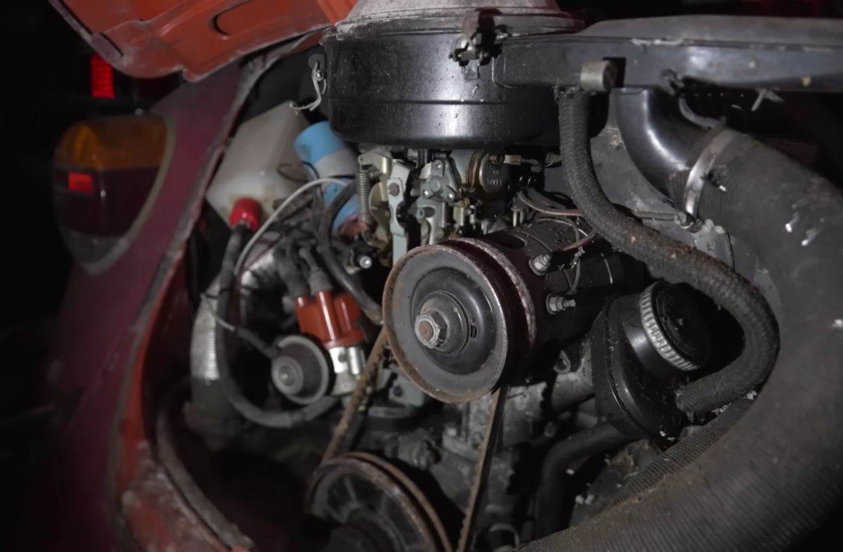 Volkswagen _ stari automobili _ rudnik Švajcarska _ Foto YouTube Exploring the Unbeaten Path (7).jpg