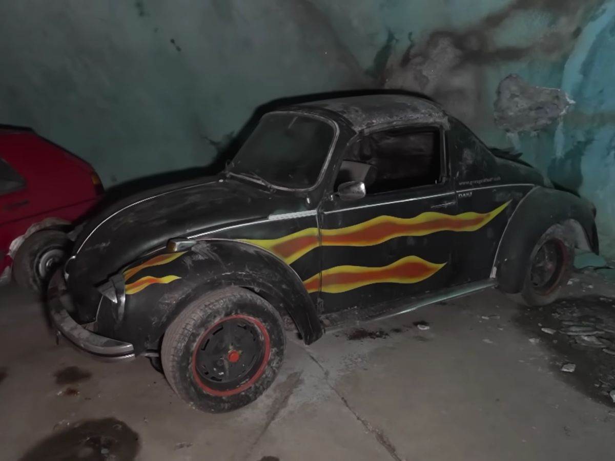Volkswagen _ stari automobili _ rudnik Švajcarska _ Foto YouTube Exploring the Unbeaten Path (11).jpg