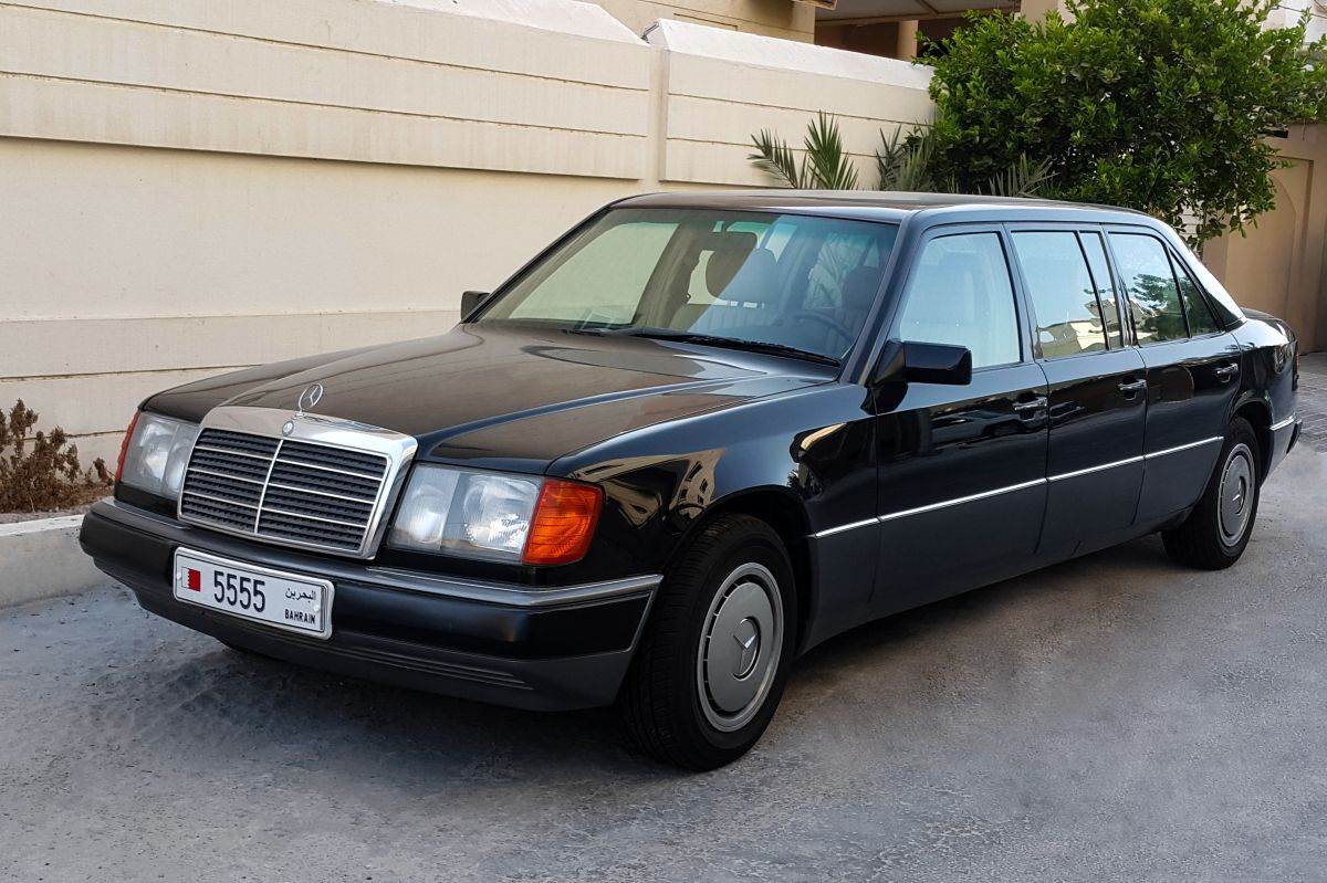8 Mercedes-Benz W124 Limousine _ Foto Wikimedia Mohammed Hamad.jpg