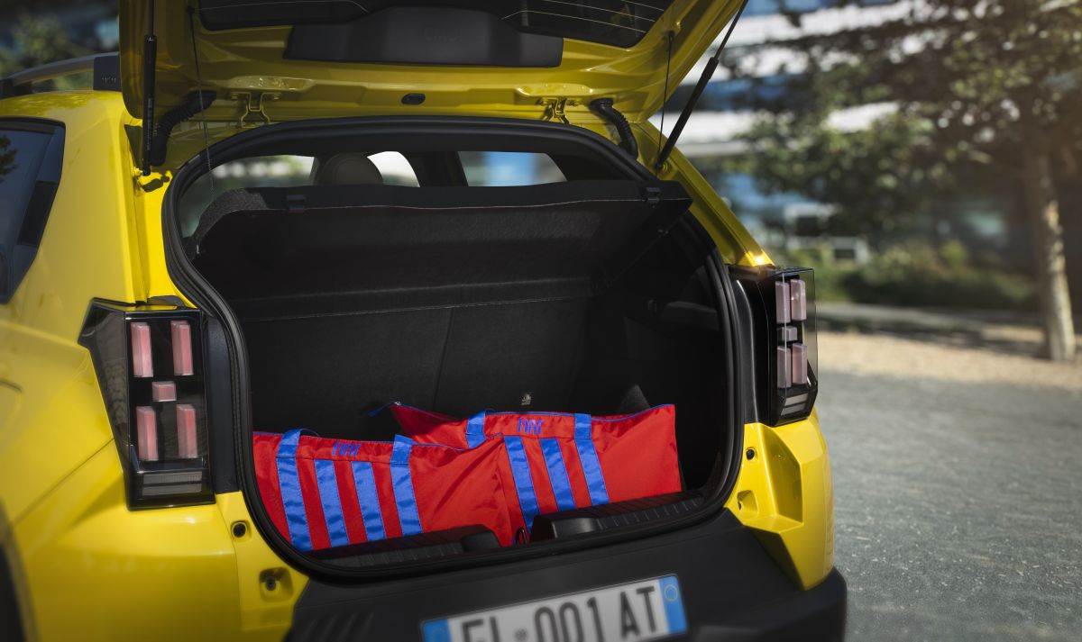 FIAT Grande Panda _ električni automobil _ unutrašnjost _ Foto Stellantis FIAT (11).jpg