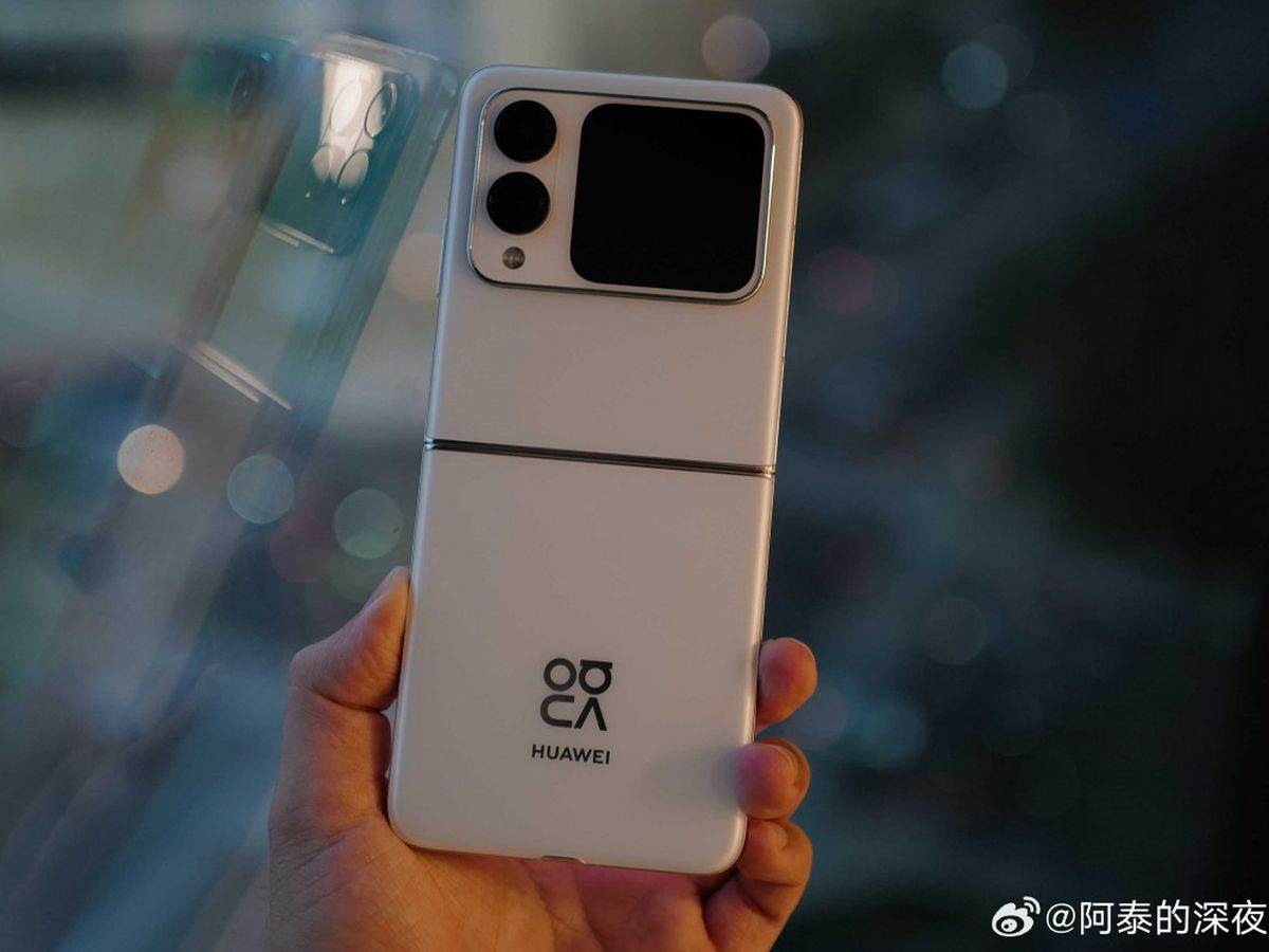 Huawei nova Flip _ telefon na preklop _ Foto Weibo (6).jpg