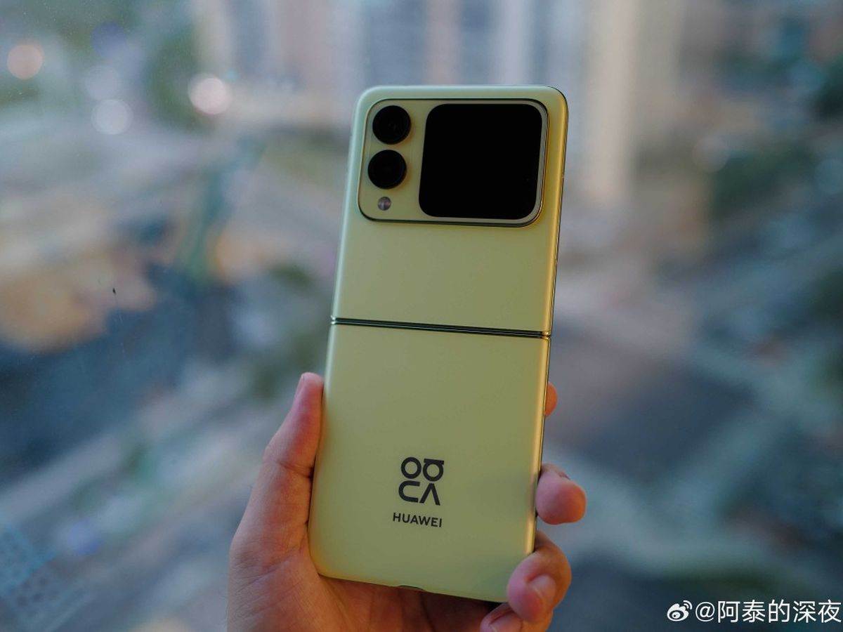 Huawei nova Flip _ telefon na preklop _ Foto Weibo (8).jpg