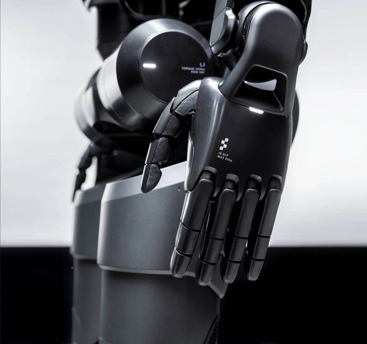 Humanoidni robot Figure F.02 _ Foto Figure AI (6).jpg