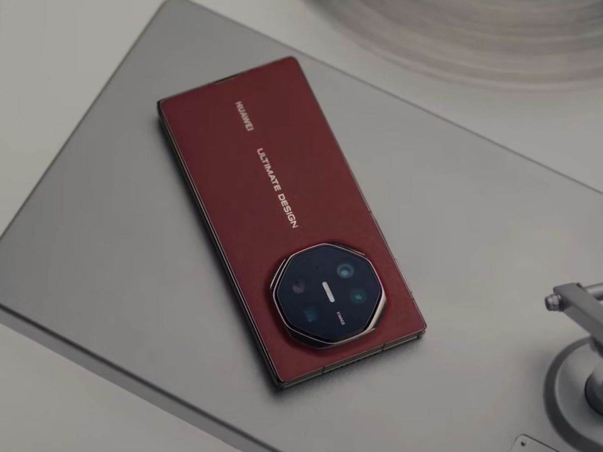 Huawei Mate XT _ Foto YouTube Sparrows News (1).jpg