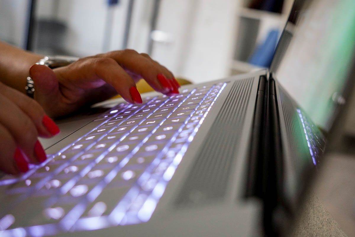 5 ASUS Zenbook S 16 UM5606w_smartlife_stefan_stojanovic_ (13).jpg