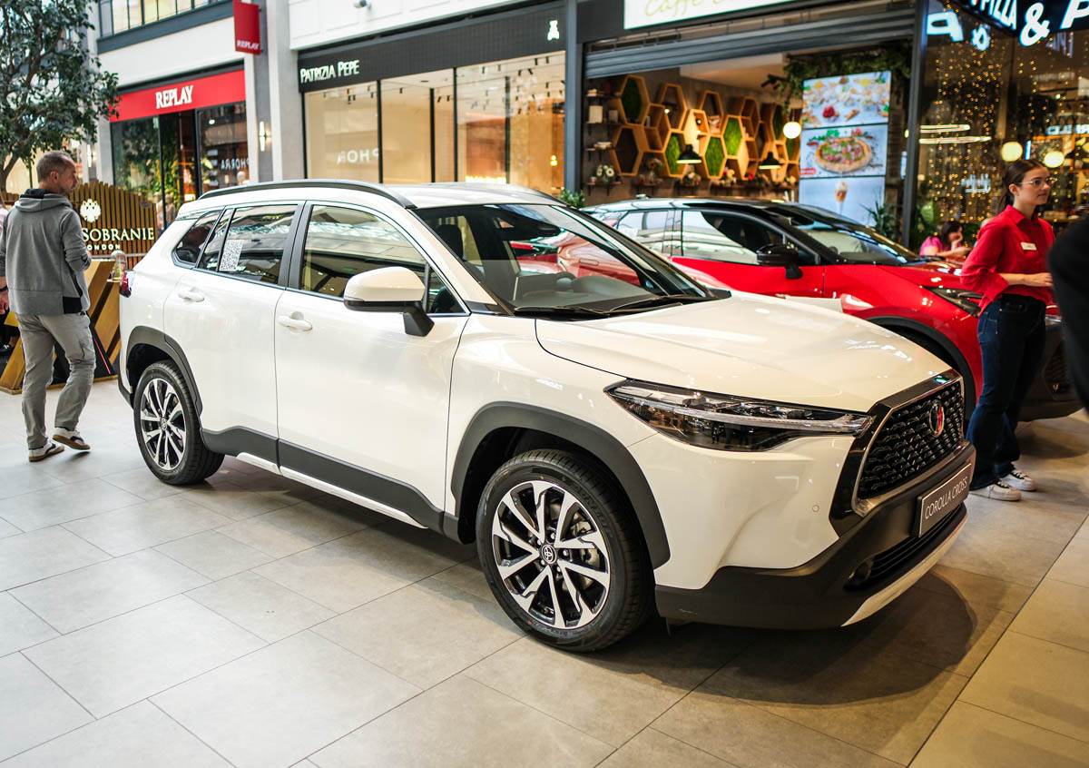 5 Toyota_CROSS_galerija automobila_ (16).jpg