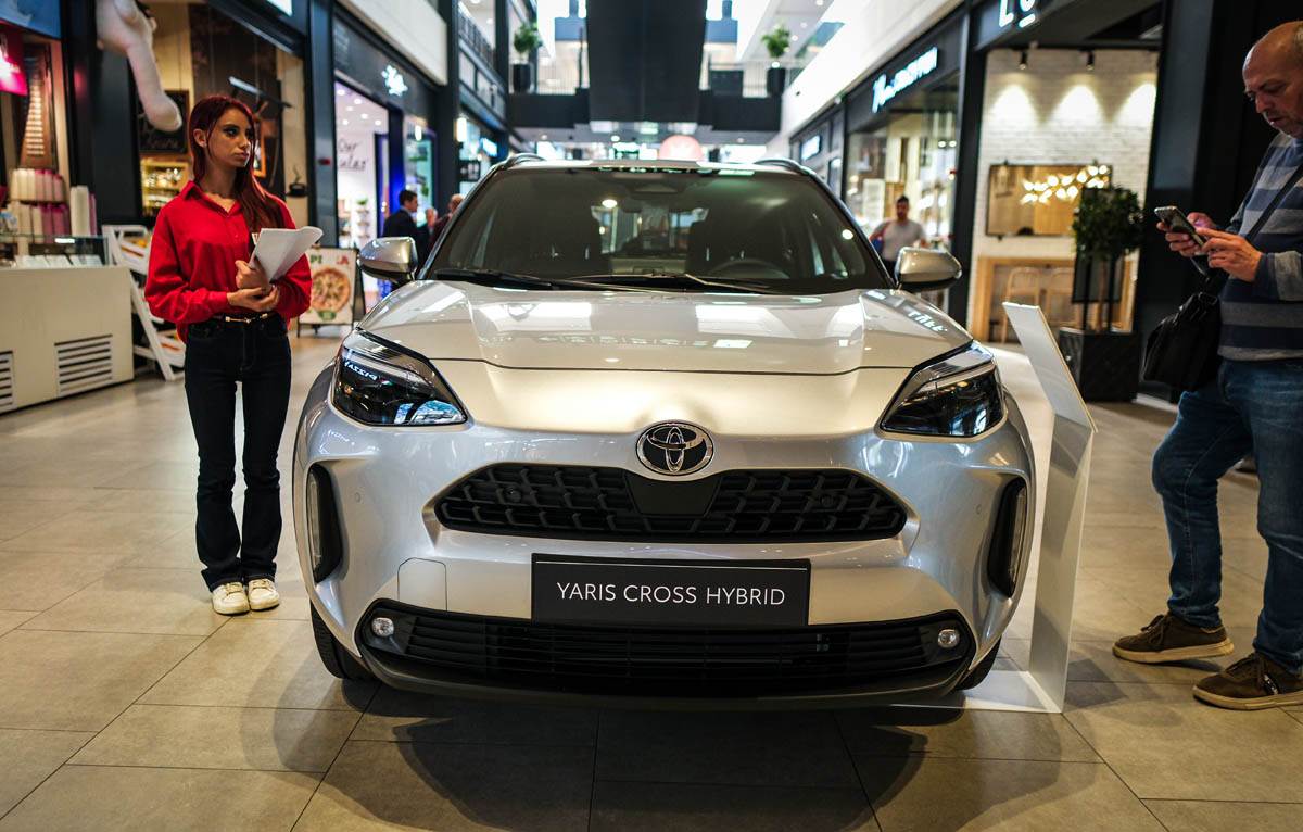 8 Toyota_YARIS_galerija automobila_ (10).jpg