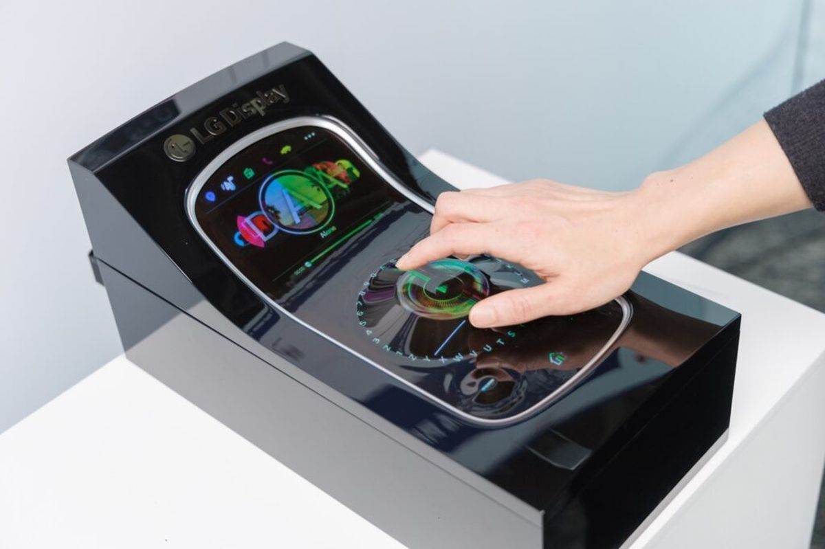 LG rastegljivi ekran _ Foto LG Display (5).jpg