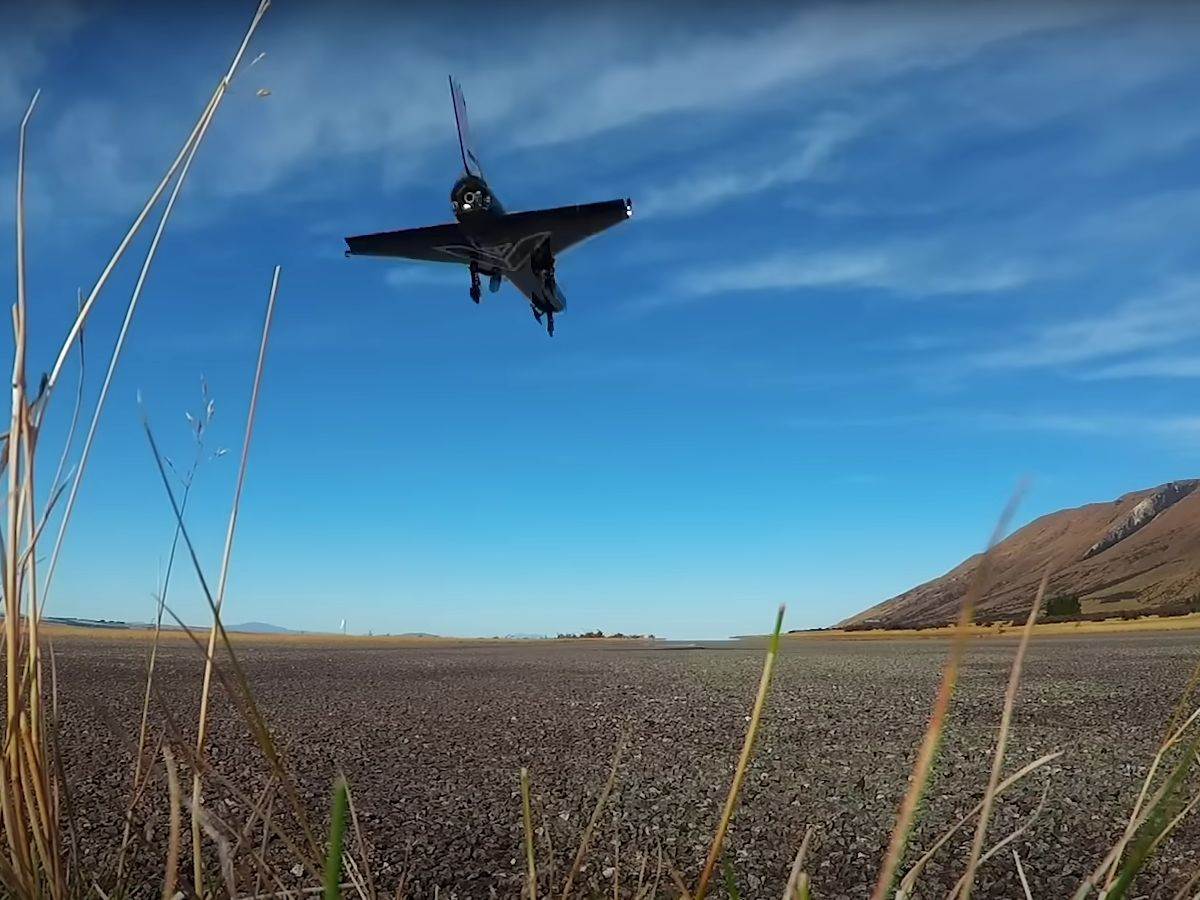 Mk-II Aurora _ avion na raketni pogon _ prvi let _ Foto YouTube Dawn Aerospace (10).jpg