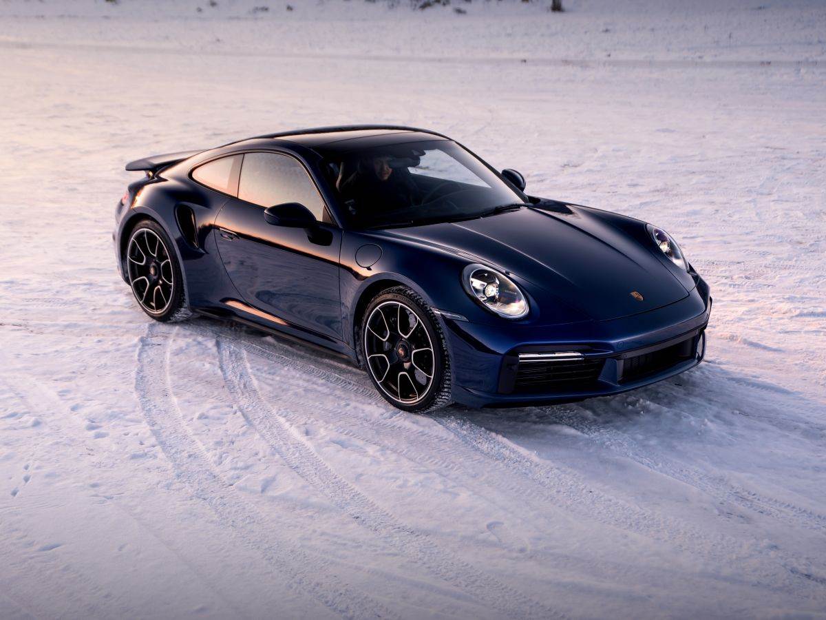 Porsche 911 Turbo S (992) _ Foto Shutterstock.jpg