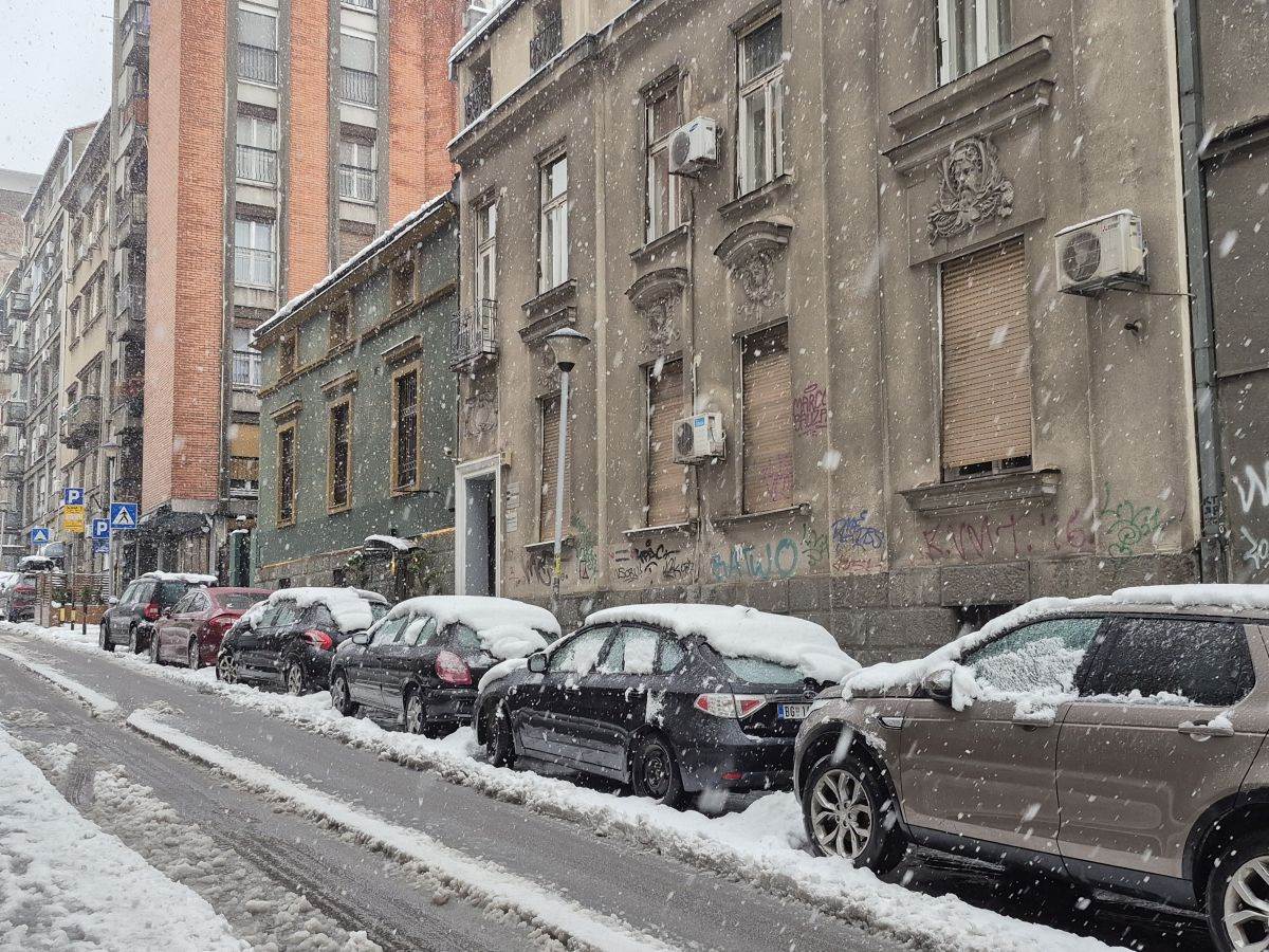 2 Beograd _ centar grada _ sneg _ zima _ automobili _ saobraćaj _ Foto Miloš B. Jovanović SmartLife.jpg