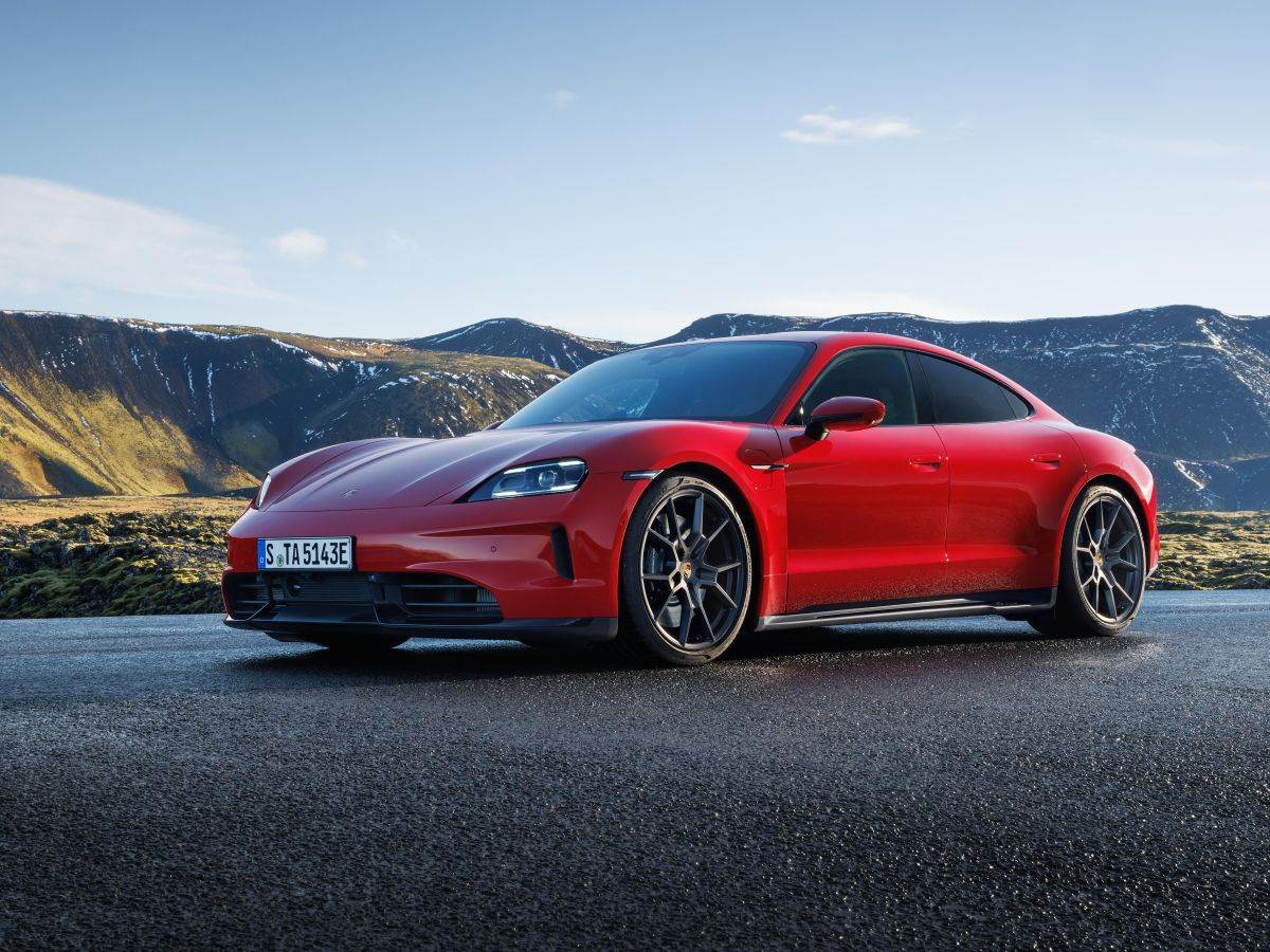 4 Porsche Taycan GTS _ Porsche.jpg