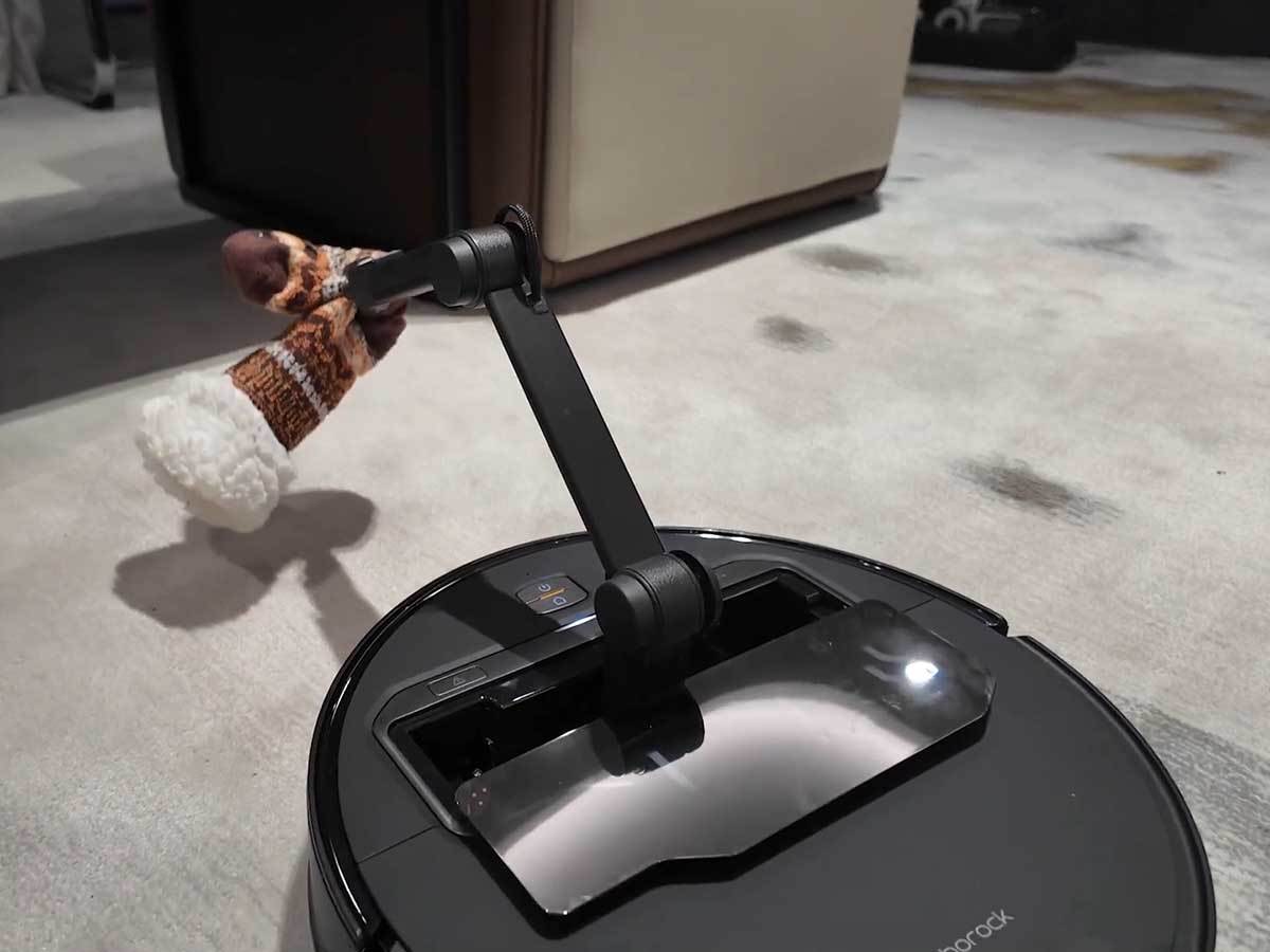 Roborock Saros Z70 1.jpg