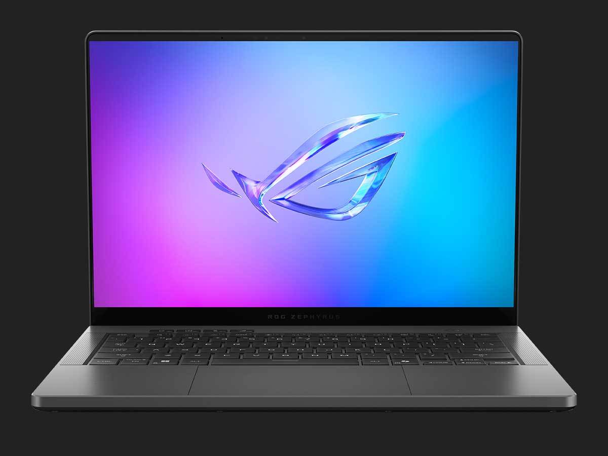 01_2025 Zephyrus G14 Front view of the Zephyrus G14, with the ROG Fearless Eye logo on screen copy.jpg