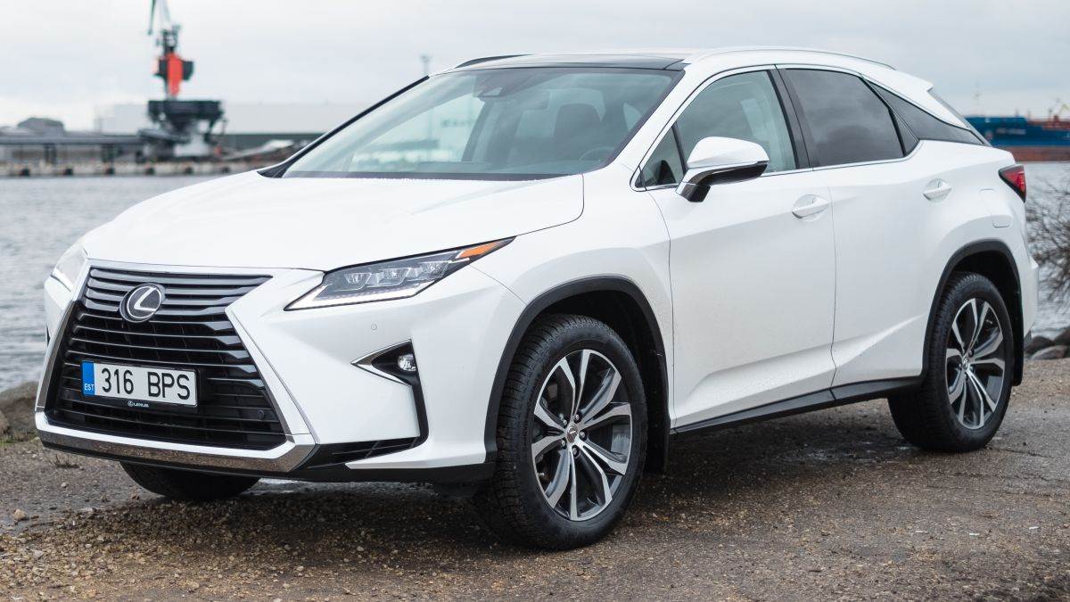 5. Lexus RX _ Foto Wikimedia Kārlis Dambrāns.jpg