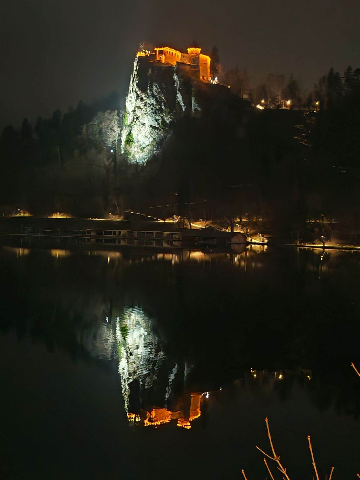 Bled _ noćna fotografija _ Honor Magic7 Pro _ Foto SmartLife Miloš B. Jovanović (2).jpg