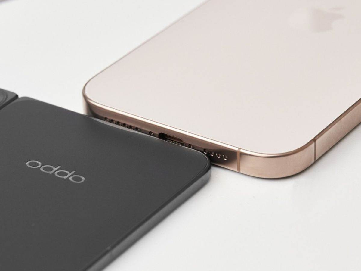 Oppo Find N5 _ tanak telefon na preklop _ Foto PrintScreen Weibo (5).jpg