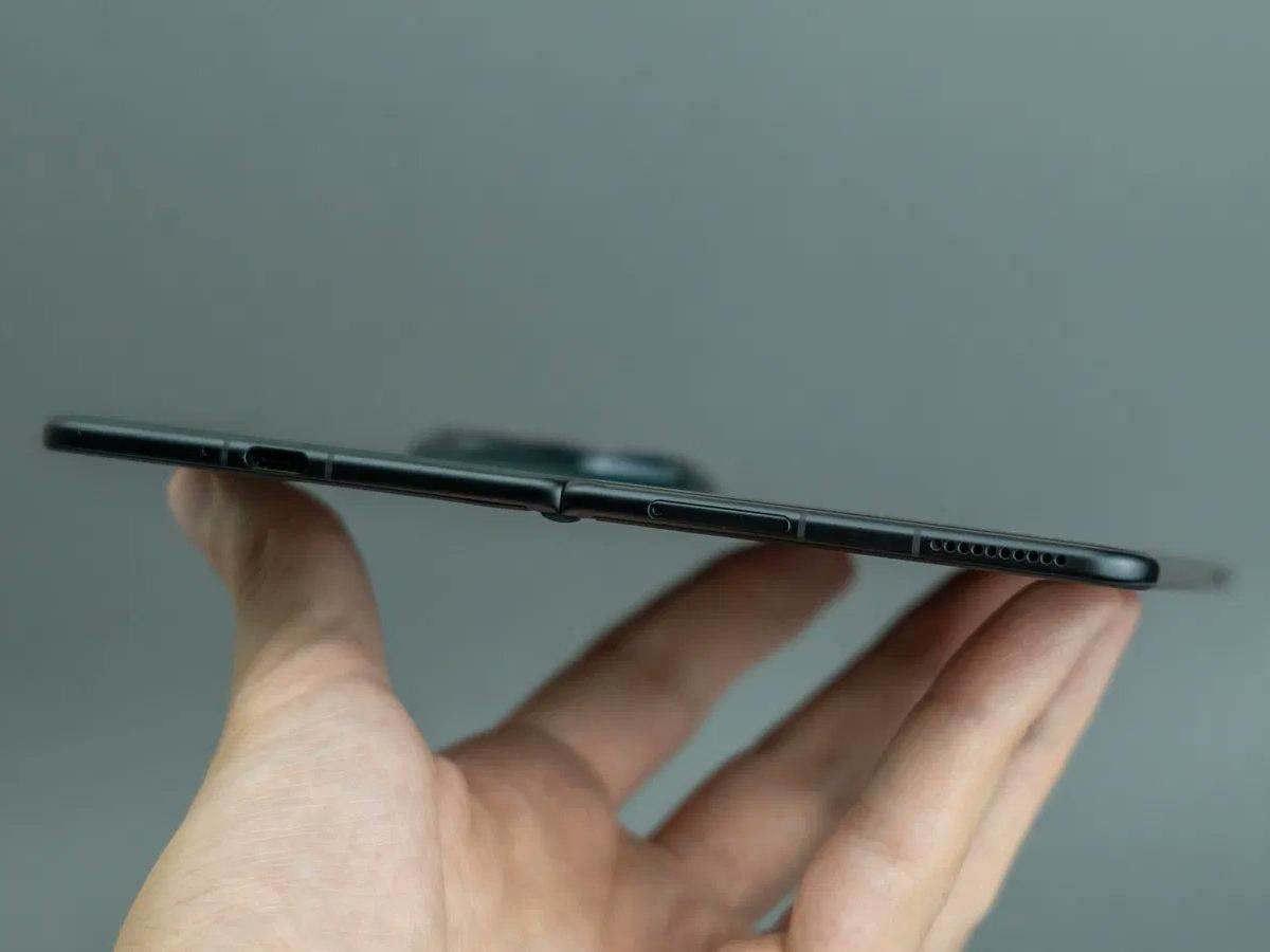 Oppo Find N5 _ tanak telefon na preklop _ Foto X.com @pennedbyhim (1).jpg