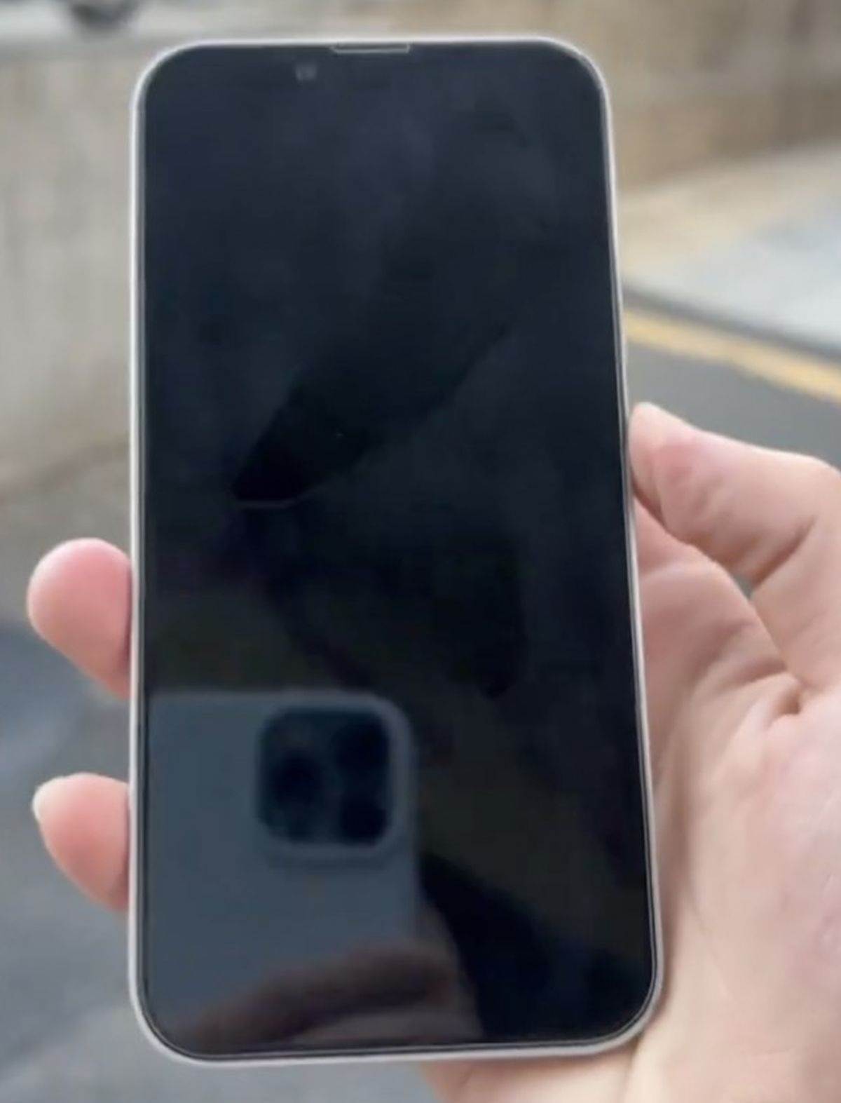 iPhone 4 SE _ Foto X.com MajinBuOfficial (1).jpg